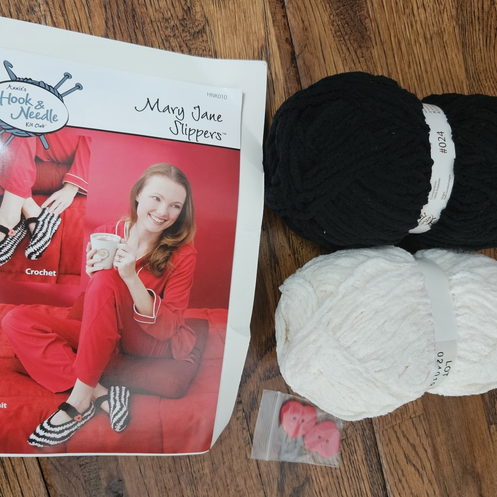NEW Annies Hook & Needle Knit/Crochet Pattern & Yarn Kit Mary Jane Slippers Blck